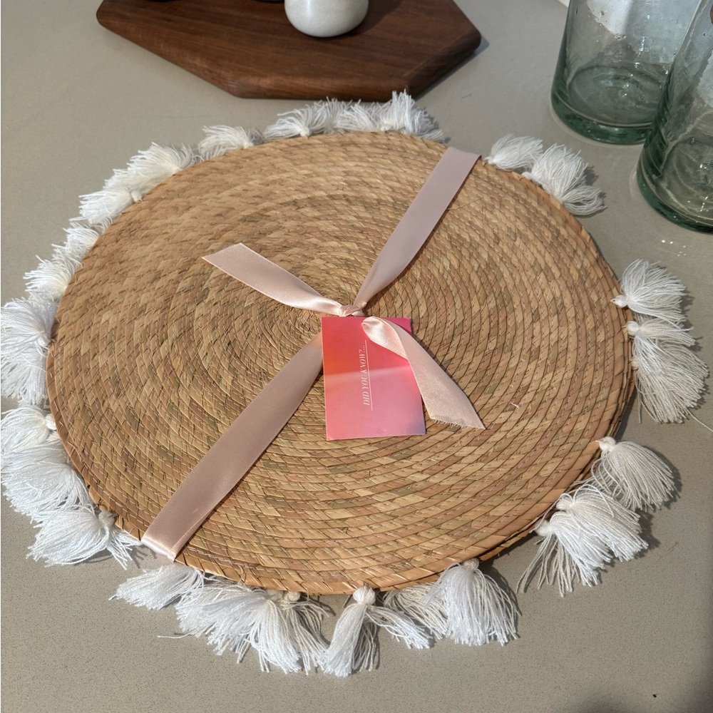 Beautiful 100 % palm made placemats with white tassels.